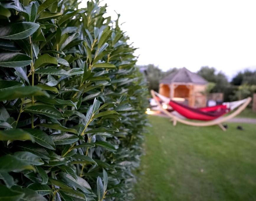 Romantic Retreat - Luxury Shepherds Hut + Hot Tub! Camborne Exterior photo